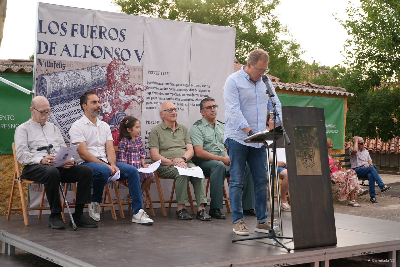 Lectura de los Fueros de León en Villafeliz de la Sobarriba 7  - Antonio Barreñada