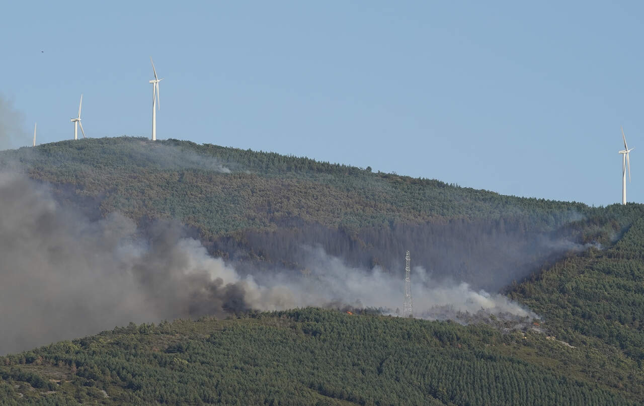 Incendio en la localidad de Castropodame (León)