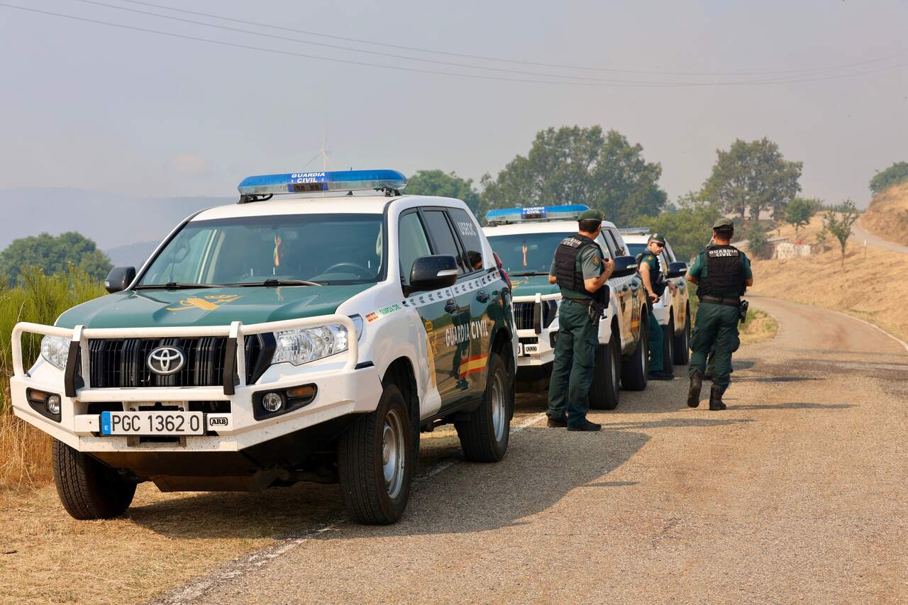 Incendio forestal de Murias de Ponjos (León), en el que la Guardia Civil ha desalojado a 36 personas de Andarraso, Rosales y Folloso. Fotos. Carlos S. Campillo / ICAL