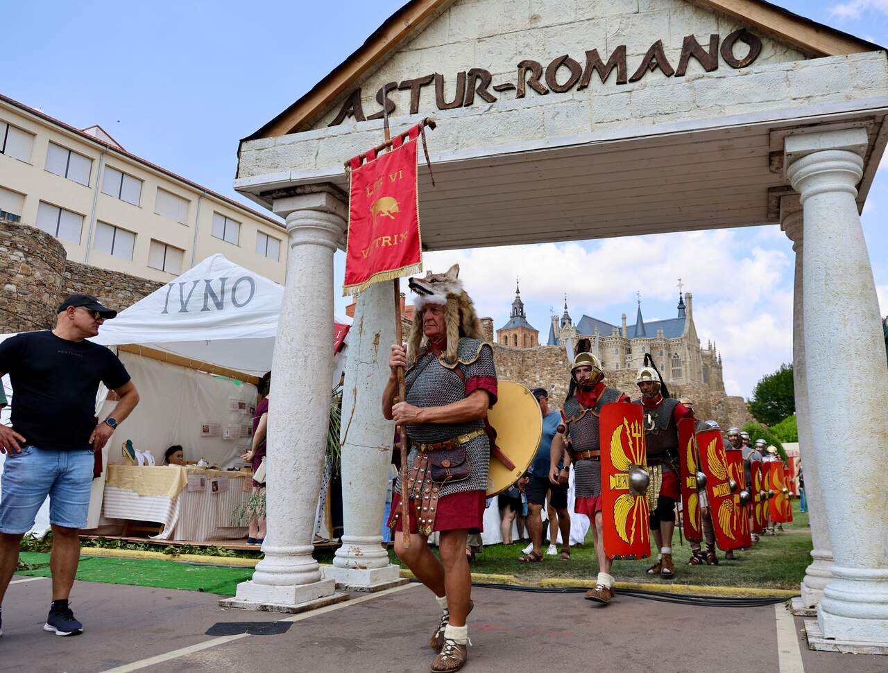 Astorga celebra la XL edición de su fiesta de Astures y Romanos, con campamentos, desfile de tropas romanas y talleres