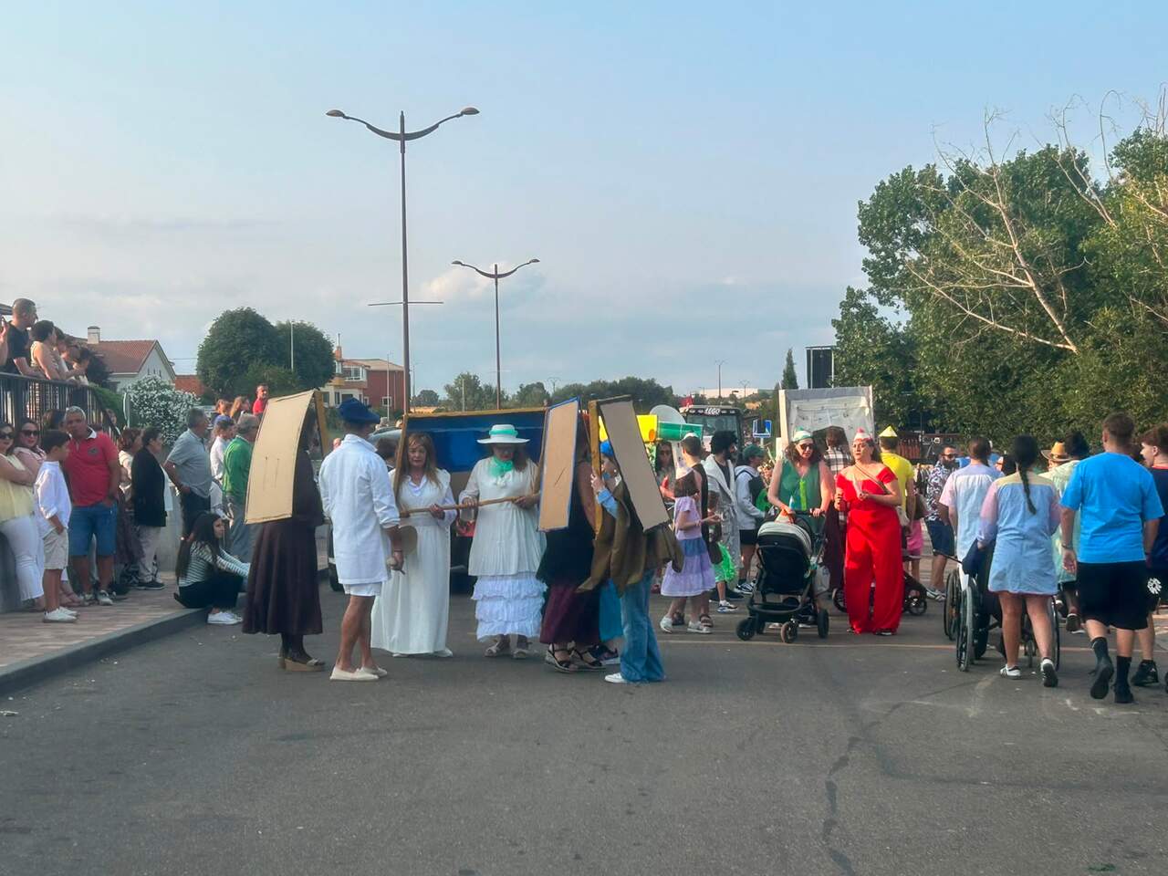 Carrozas y disfraces de Villadangos del Páramo por Santiago Apóstol 2026 (9)