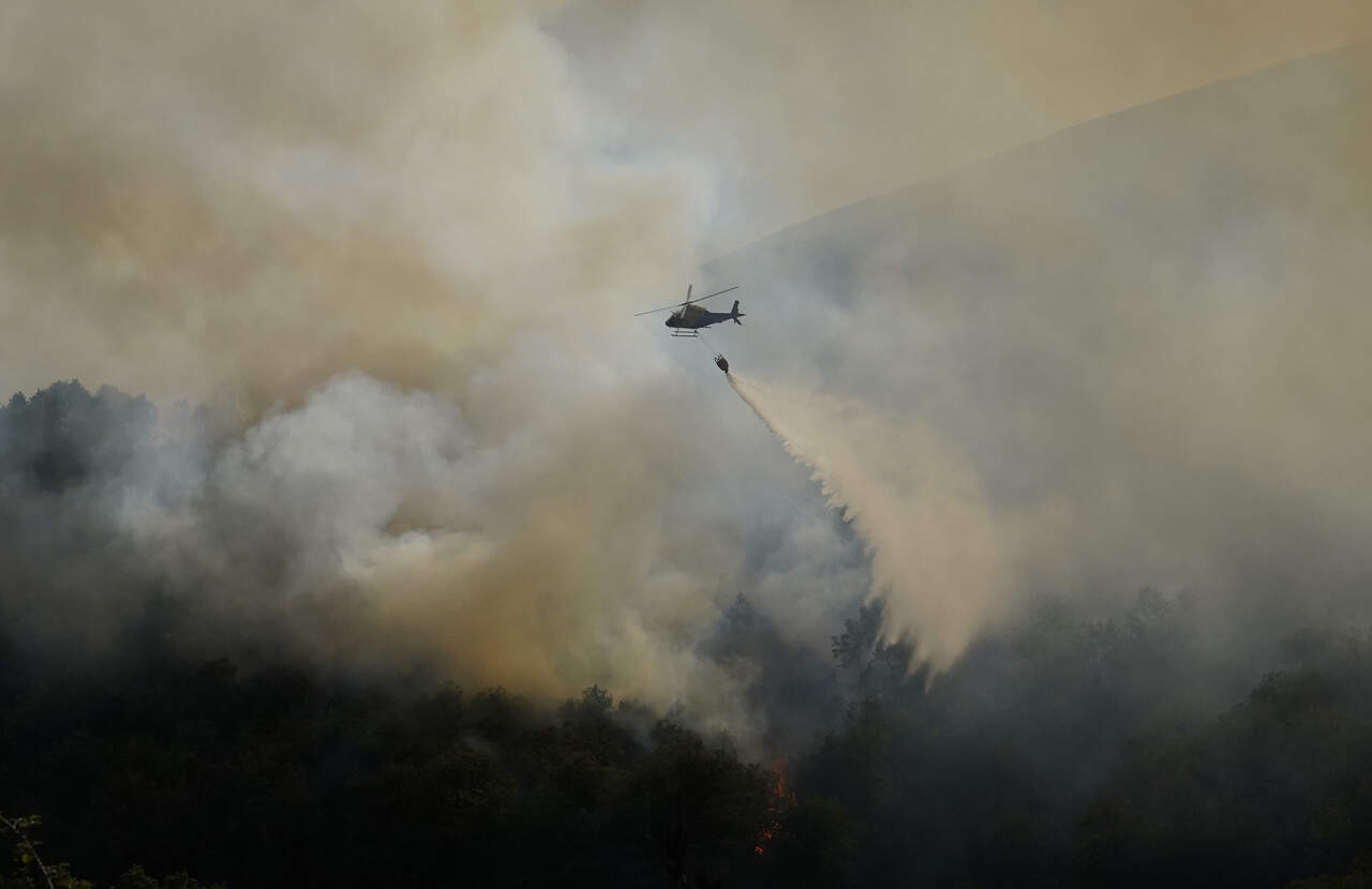 Incendio en la localidad de Quintela (León)