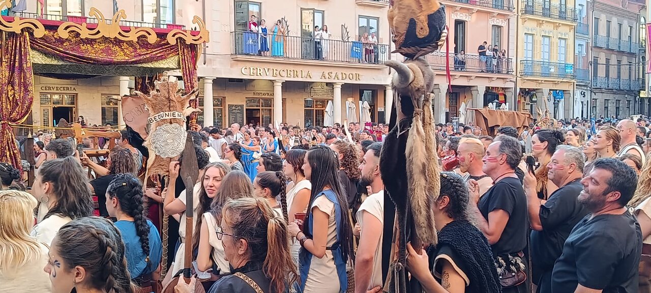 Astorga despide un histórico 40.º aniversario de Astures y Romanos. Fotos María del Carmen Baldeón (3)