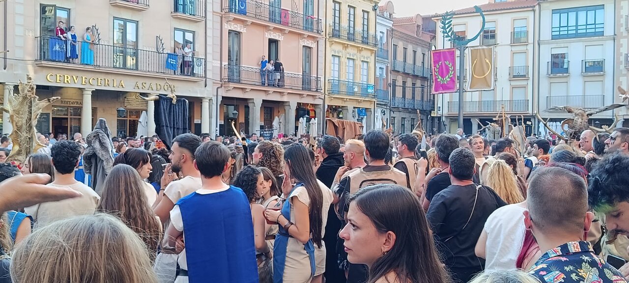 Astorga despide un histórico 40.º aniversario de Astures y Romanos. Fotos María del Carmen Baldeón (2)